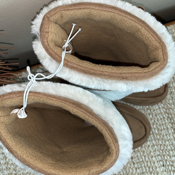 NWT Faux Fur Lined Booties Women’s Size 5/6 - Picture 2 of 9